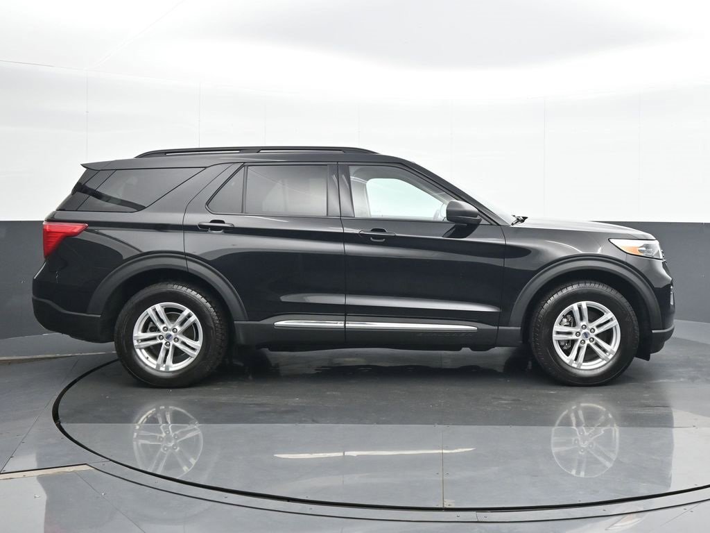 Used 2022 Ford Explorer XLT w/ Equipment Group 202A image 7