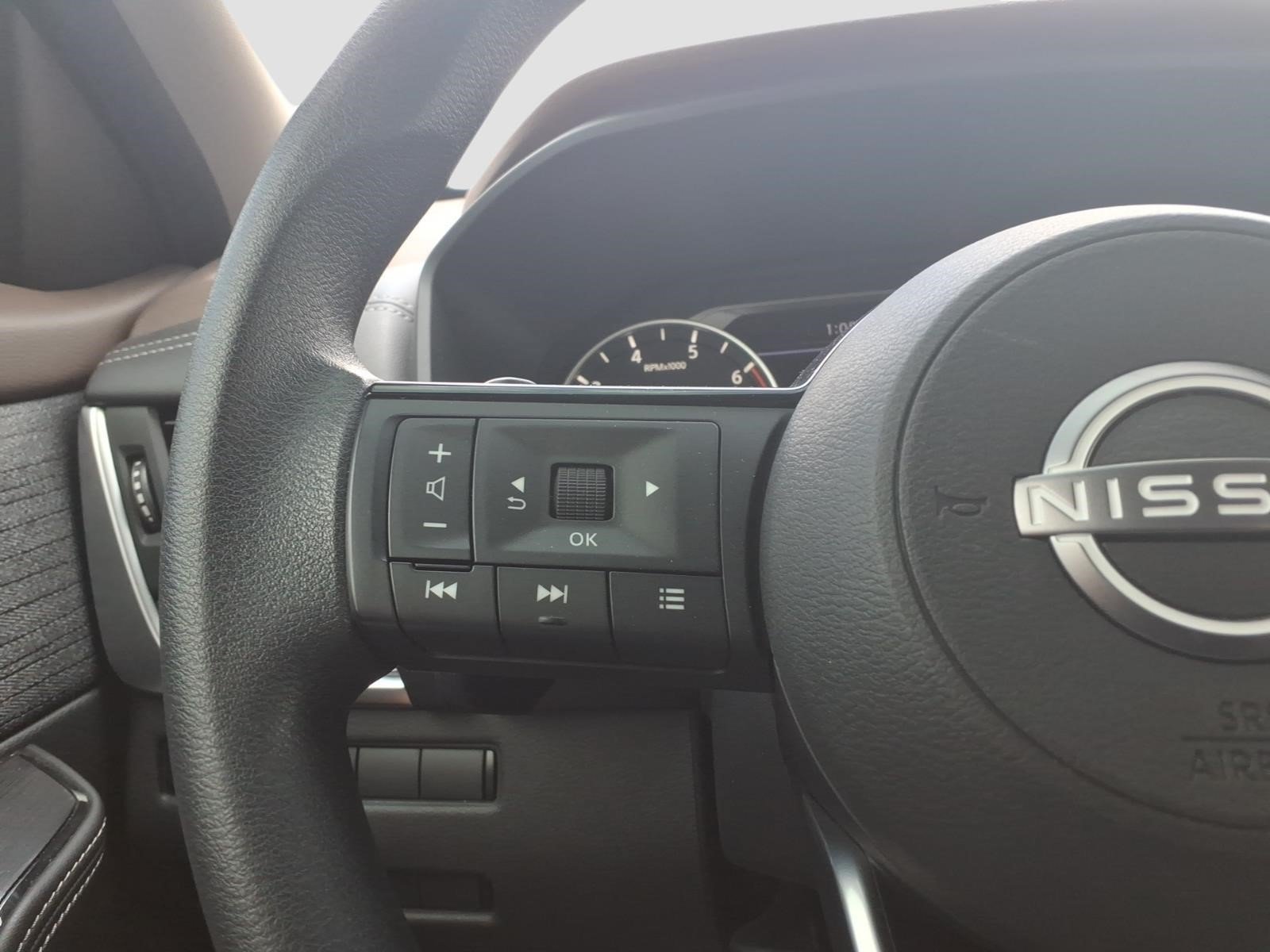 Used 2023 Nissan Rogue SV AWD/4WD image 23