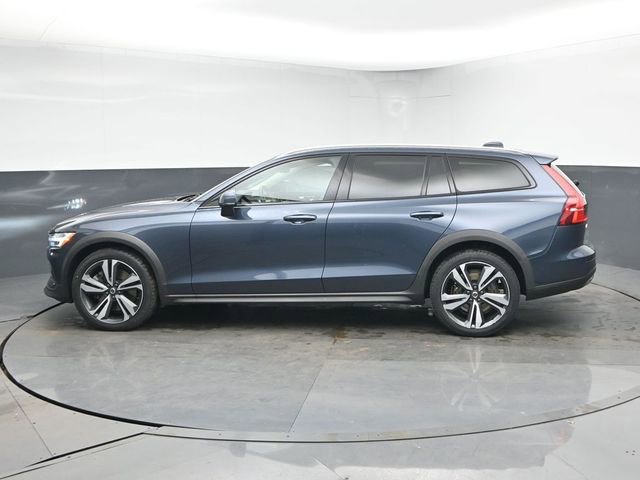 Used 2023 Volvo V60 B5 Cross Country Plus image 5