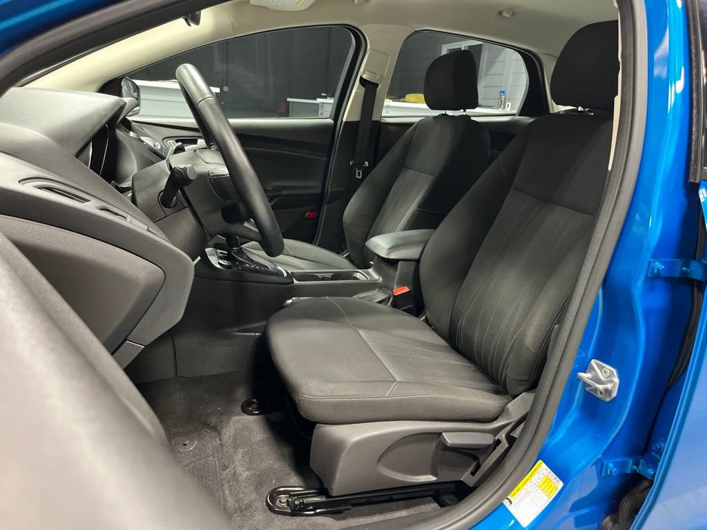 Used 2015 Ford Focus SE w/ SE Cold Weather Package FWD image 15