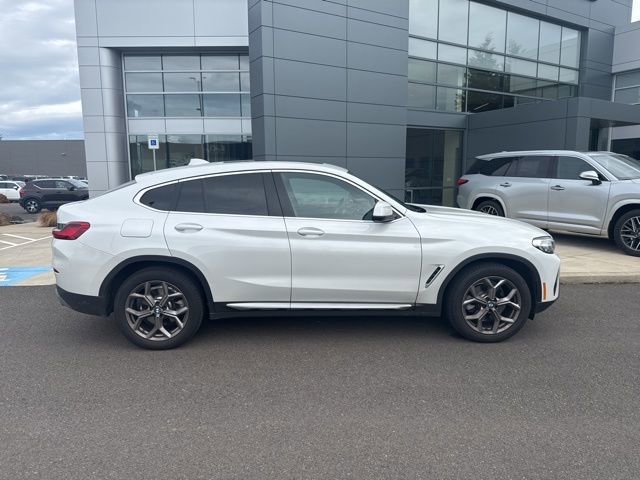 Used 2022 BMW X4 xDrive30i w/ Premium Package image 2