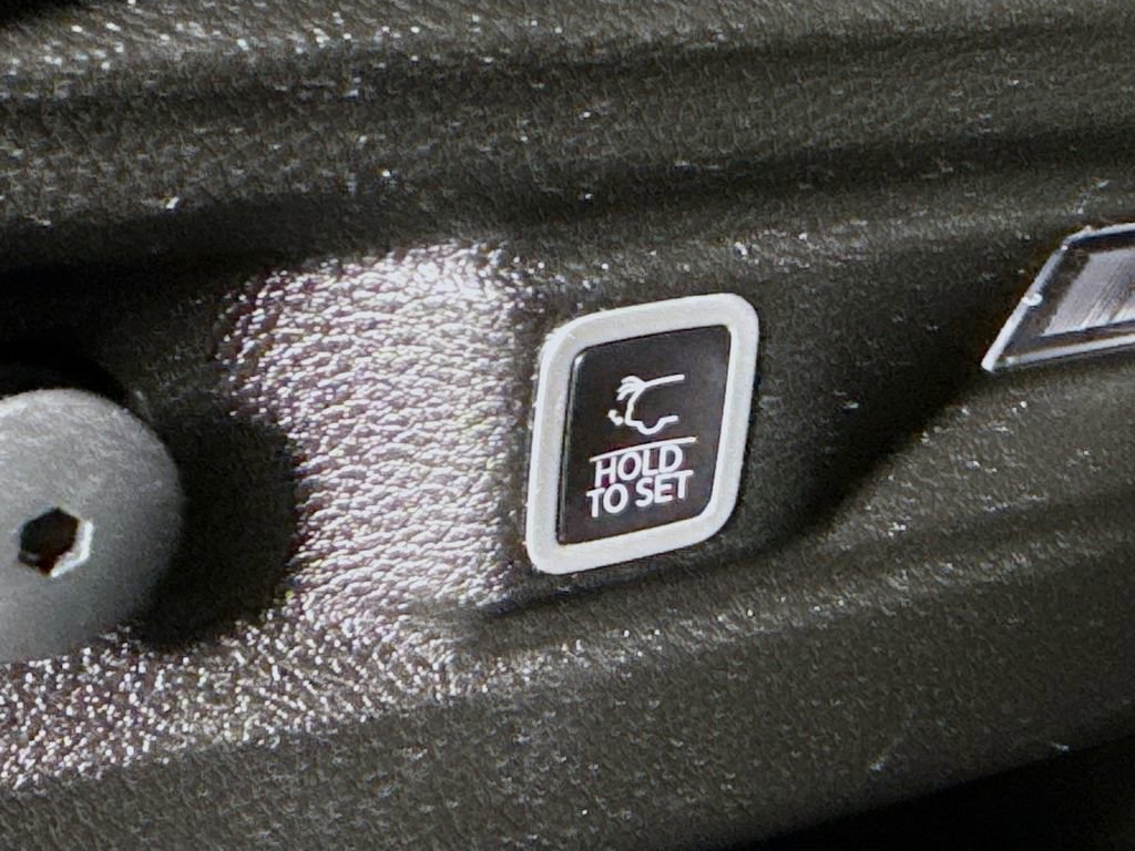 Used 2023 Jeep Grand Cherokee L Laredo AWD/4WD image 32