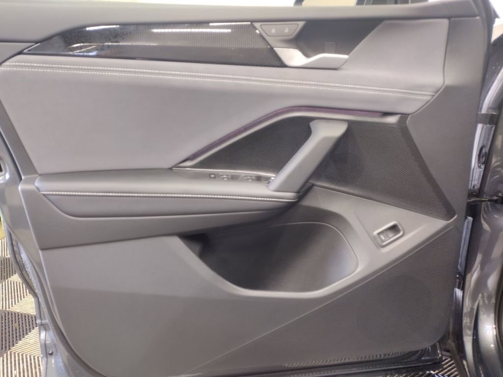 New 2025 Volkswagen Tiguan SE image 18