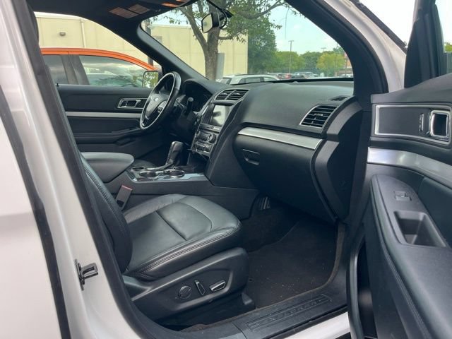 Used 2017 Ford Explorer XLT w/ Equipment Group 202A FWD image 24