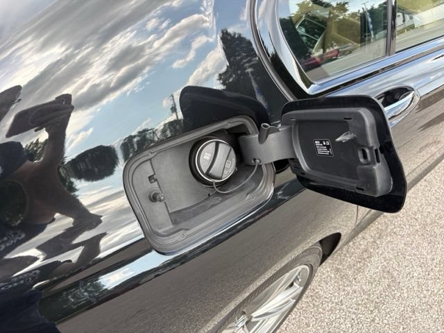 Used 2021 BMW 740i xDrive w/ M Sport Package AWD/4WD image 18