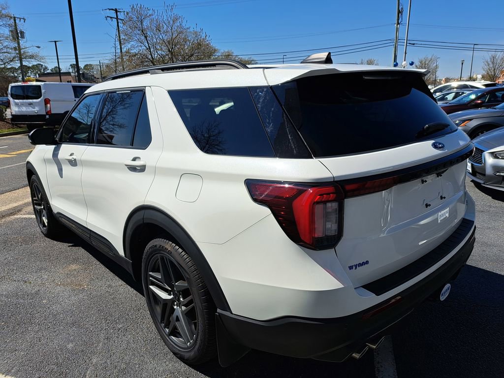 Used 2025 Ford Explorer ST AWD/4WD image 4