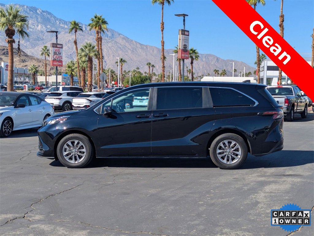 Used 2023 Toyota Sienna LE image 3