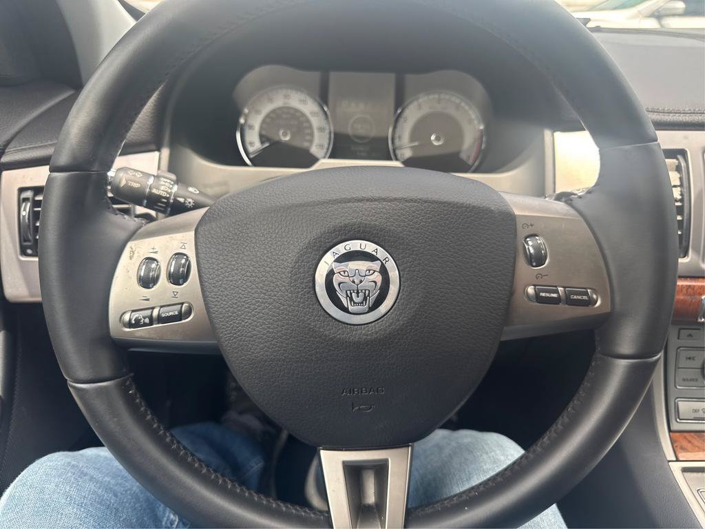 Used 2011 Jaguar XF RWD image 14