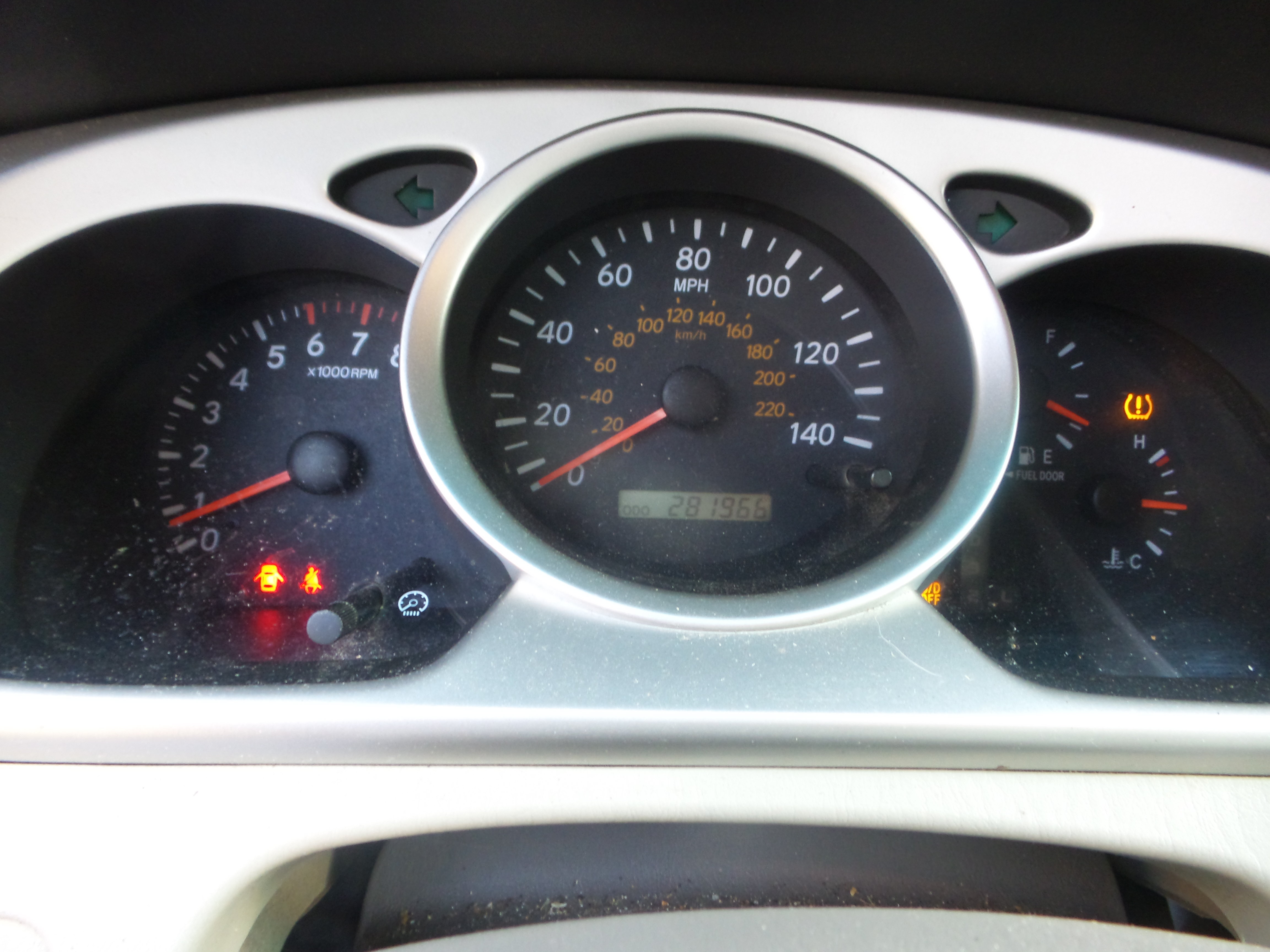 Used 2005 Toyota Highlander Limited w/ Value Pkg 2 AWD/4WD image 26