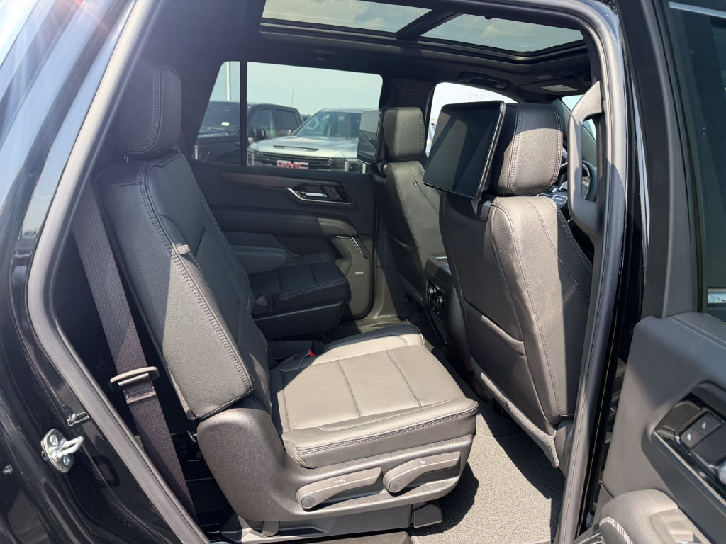 New 2026 GMC Yukon Denali w/ Denali Reserve Package AWD/4WD image 19