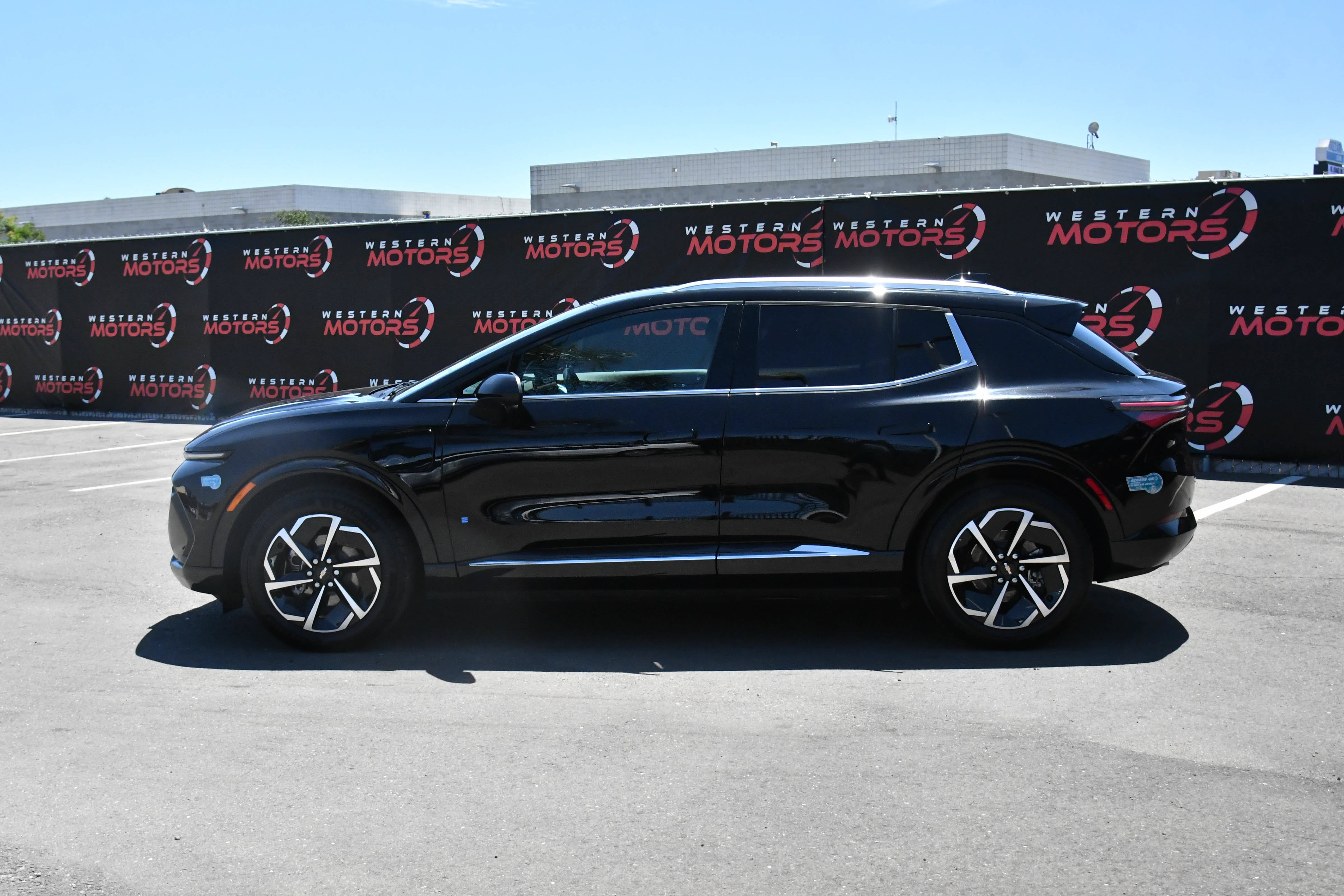 Used 2025 Chevrolet Equinox EV LT FWD image 4