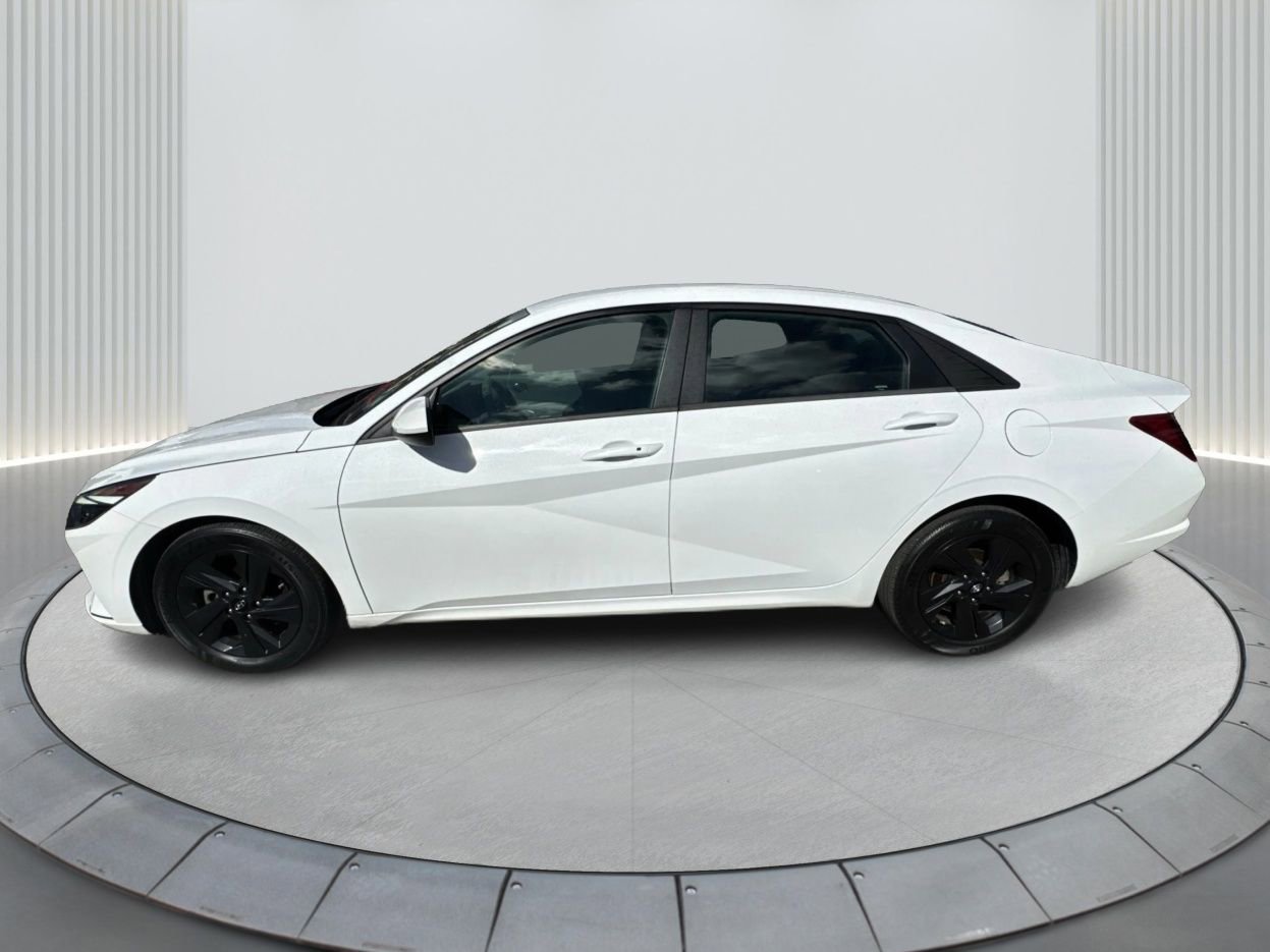 Used 2023 Hyundai Elantra SEL w/ Cargo Package image 9