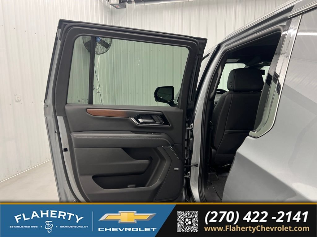 Used 2025 GMC Yukon XL Denali AWD/4WD image 10