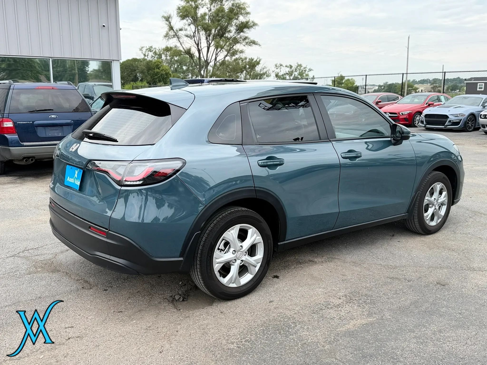 Used 2025 Honda HR-V LX image 7