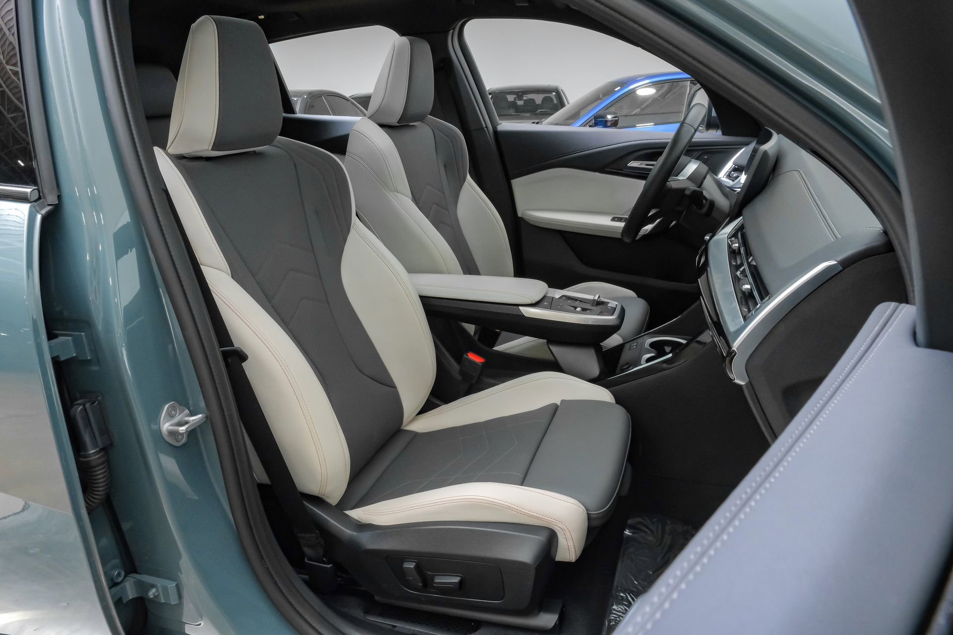 Used 2025 BMW X2 xDrive28i AWD/4WD image 41