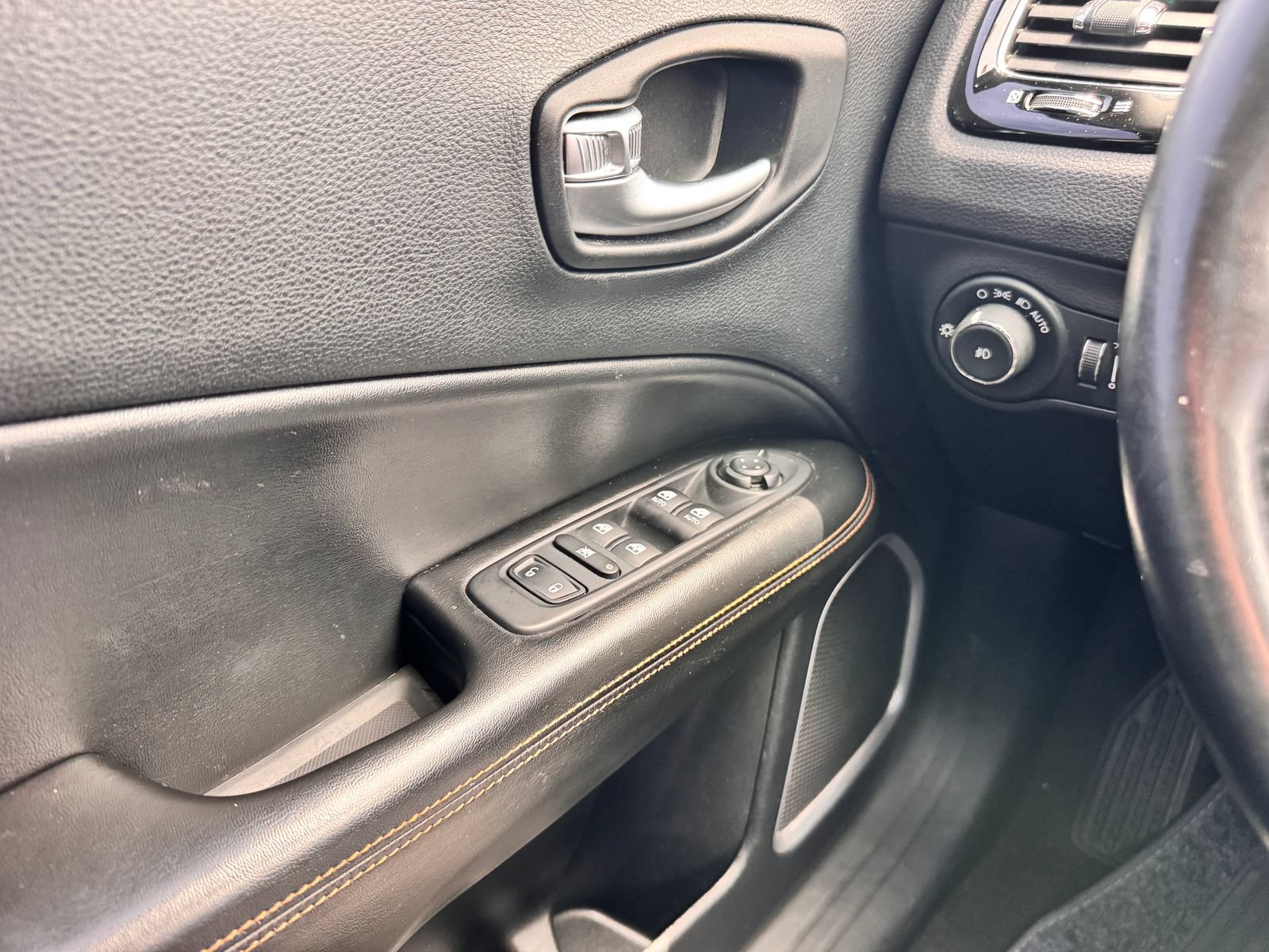 Used 2019 Jeep Compass Limited FWD image 16