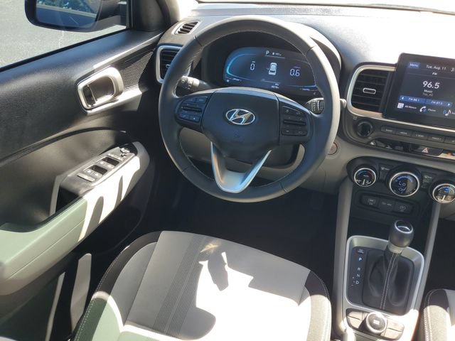 Used 2024 Hyundai Venue SEL FWD image 15