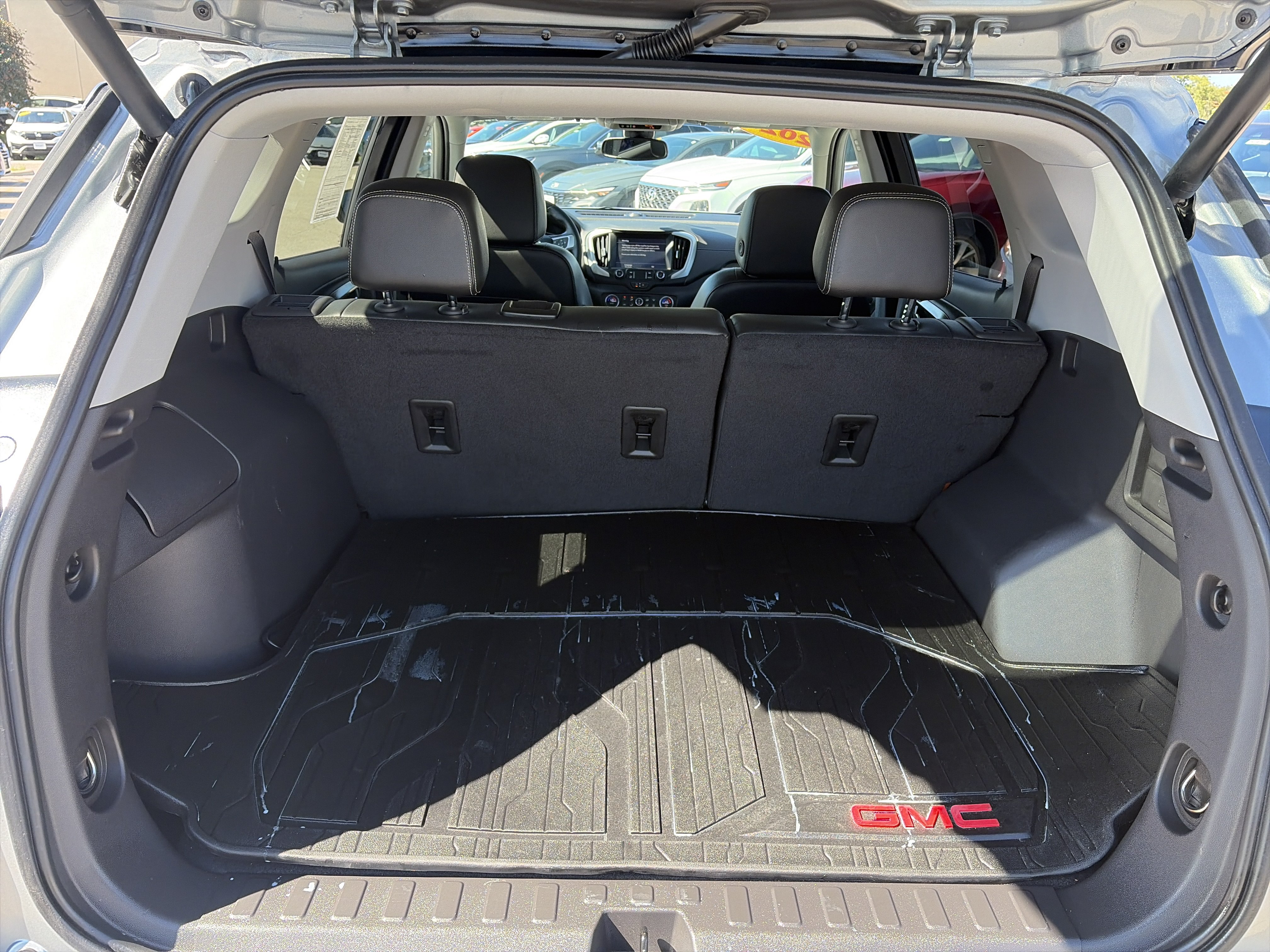 Used 2024 GMC Terrain SLT AWD/4WD image 11