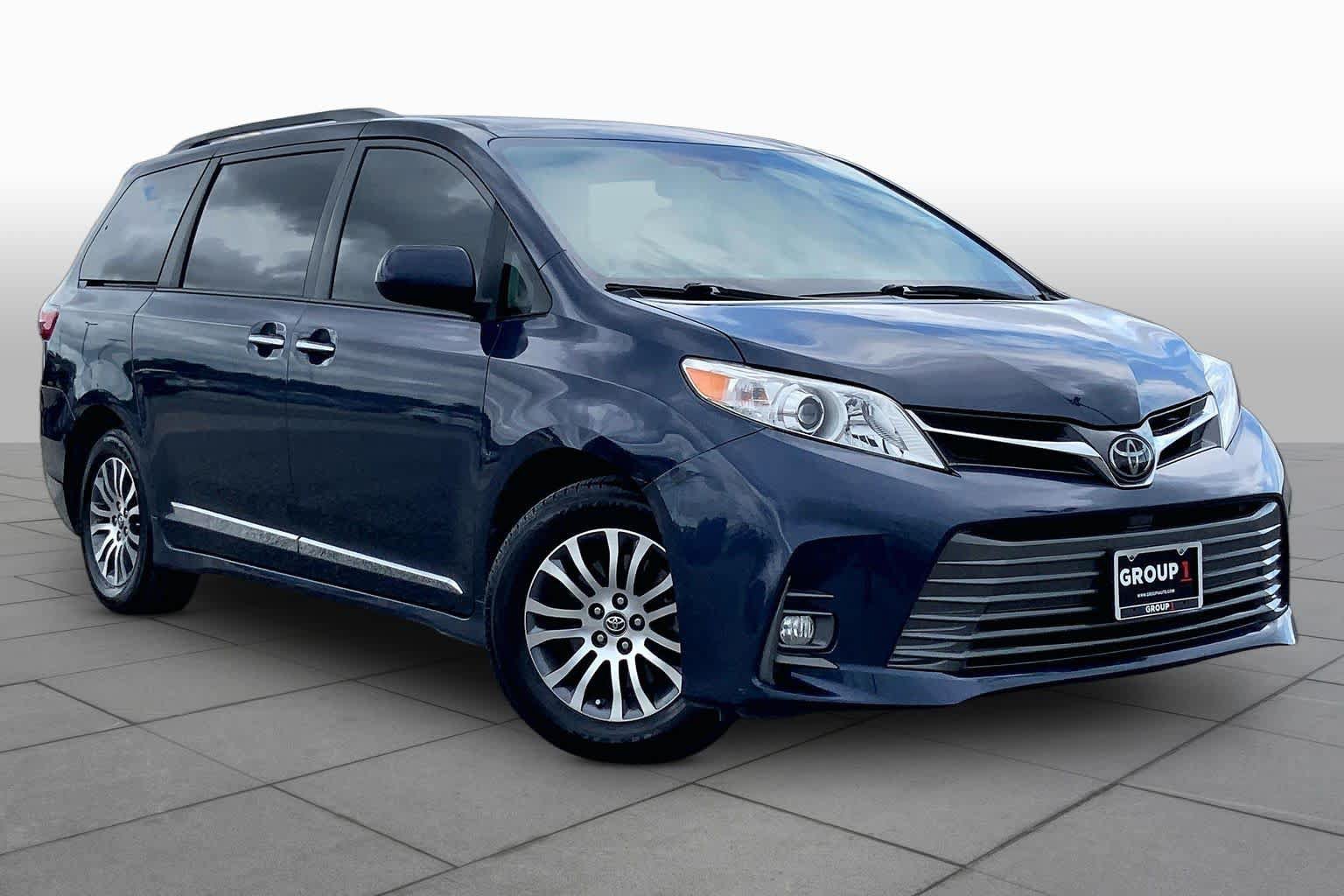 Used 2020 Toyota Sienna XLE Premium FWD image 3