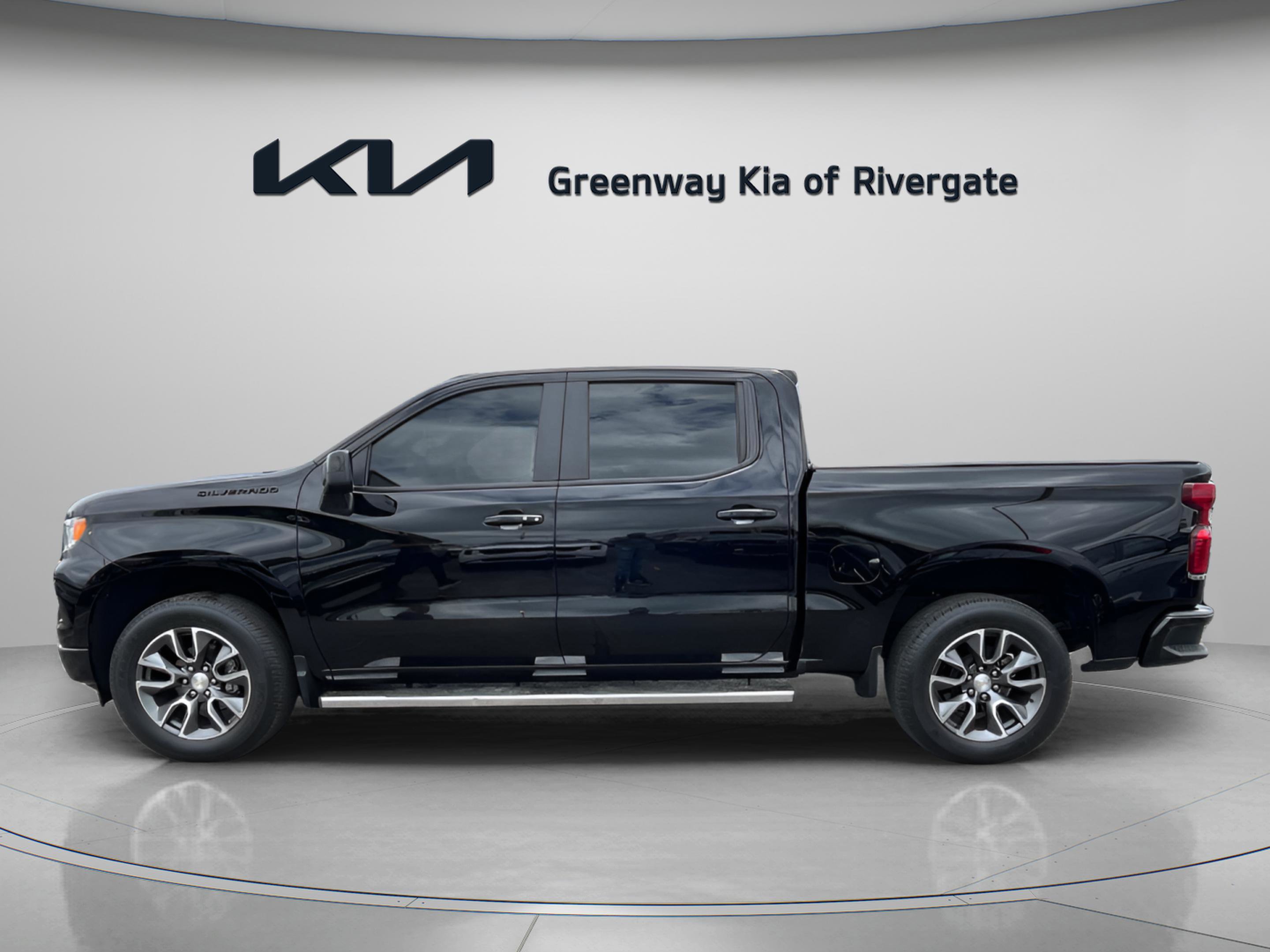 Used 2022 Chevrolet Silverado 1500 LT AWD/4WD image 4