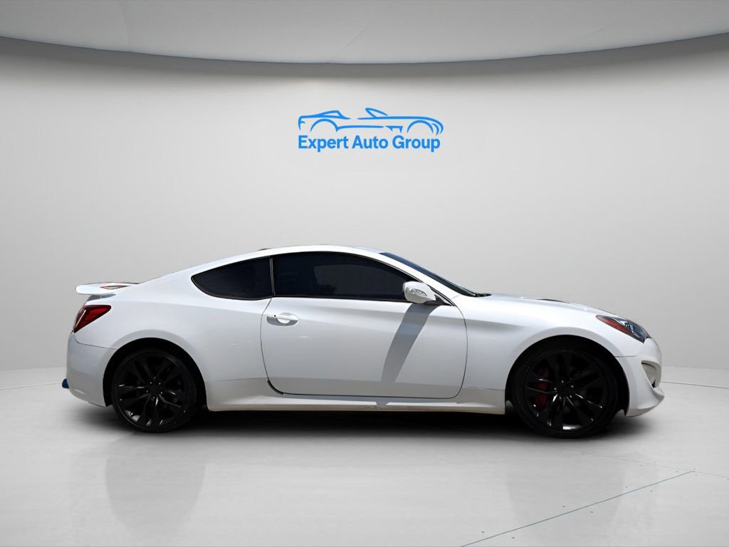 Used 2015 Hyundai Genesis 3.8 RWD image 3