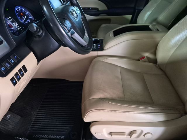 Used 2018 Toyota Highlander Limited Platinum AWD/4WD image 17