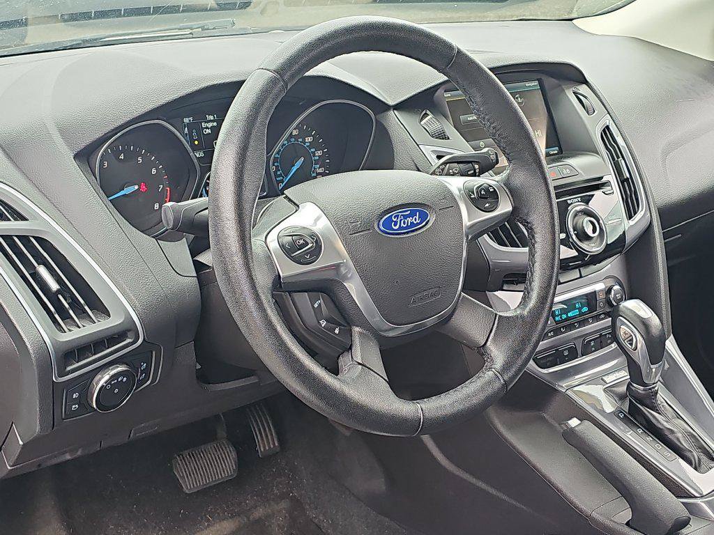 Used 2014 Ford Focus Titanium FWD image 23