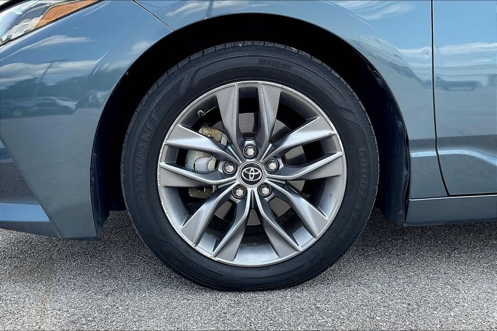 Used 2019 Toyota Avalon XLE FWD image 27
