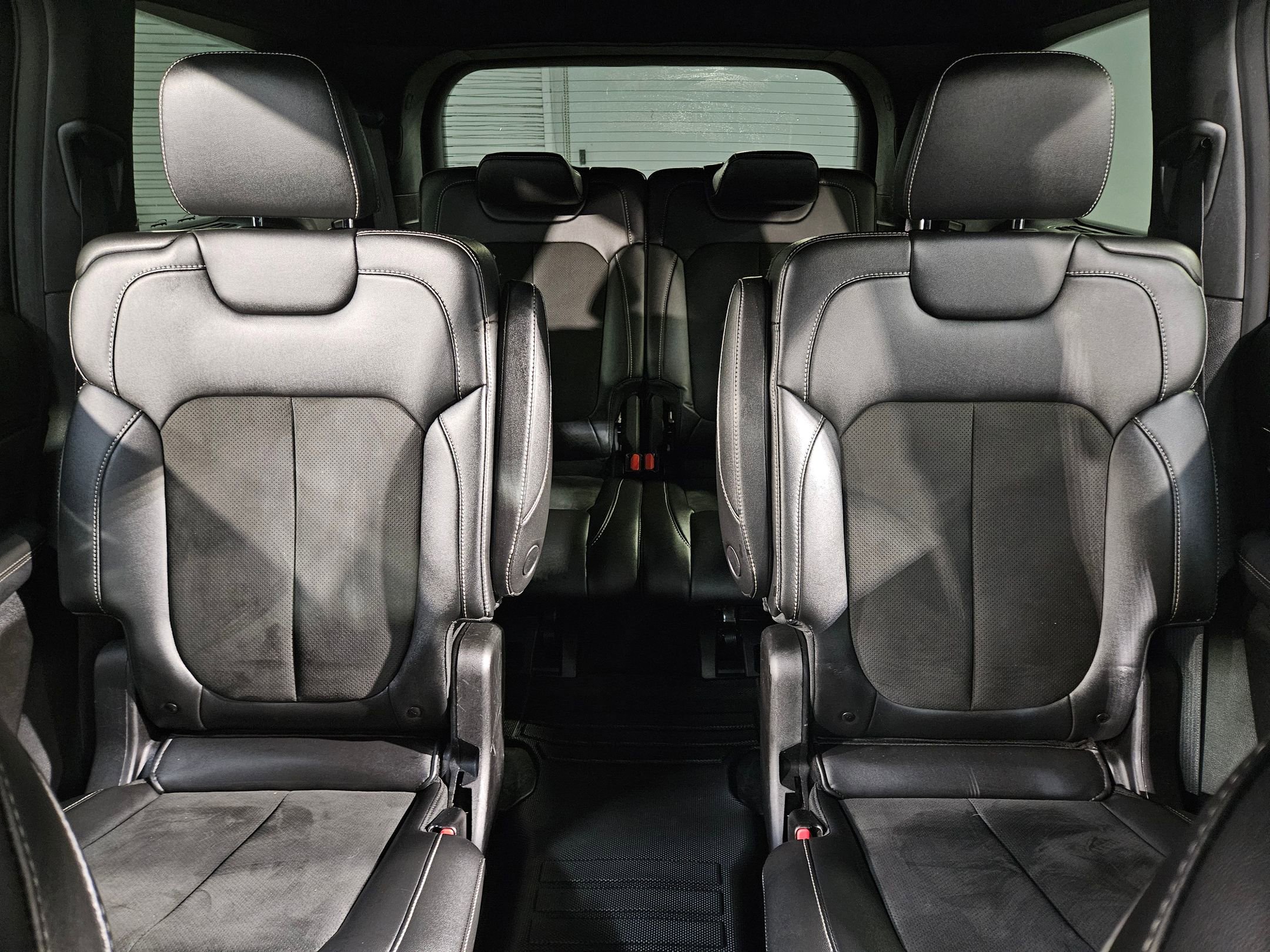 Used 2023 Jeep Grand Cherokee L Laredo image 13