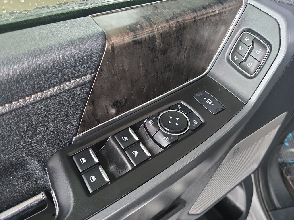 Used 2024 Ford F450 Lariat image 27