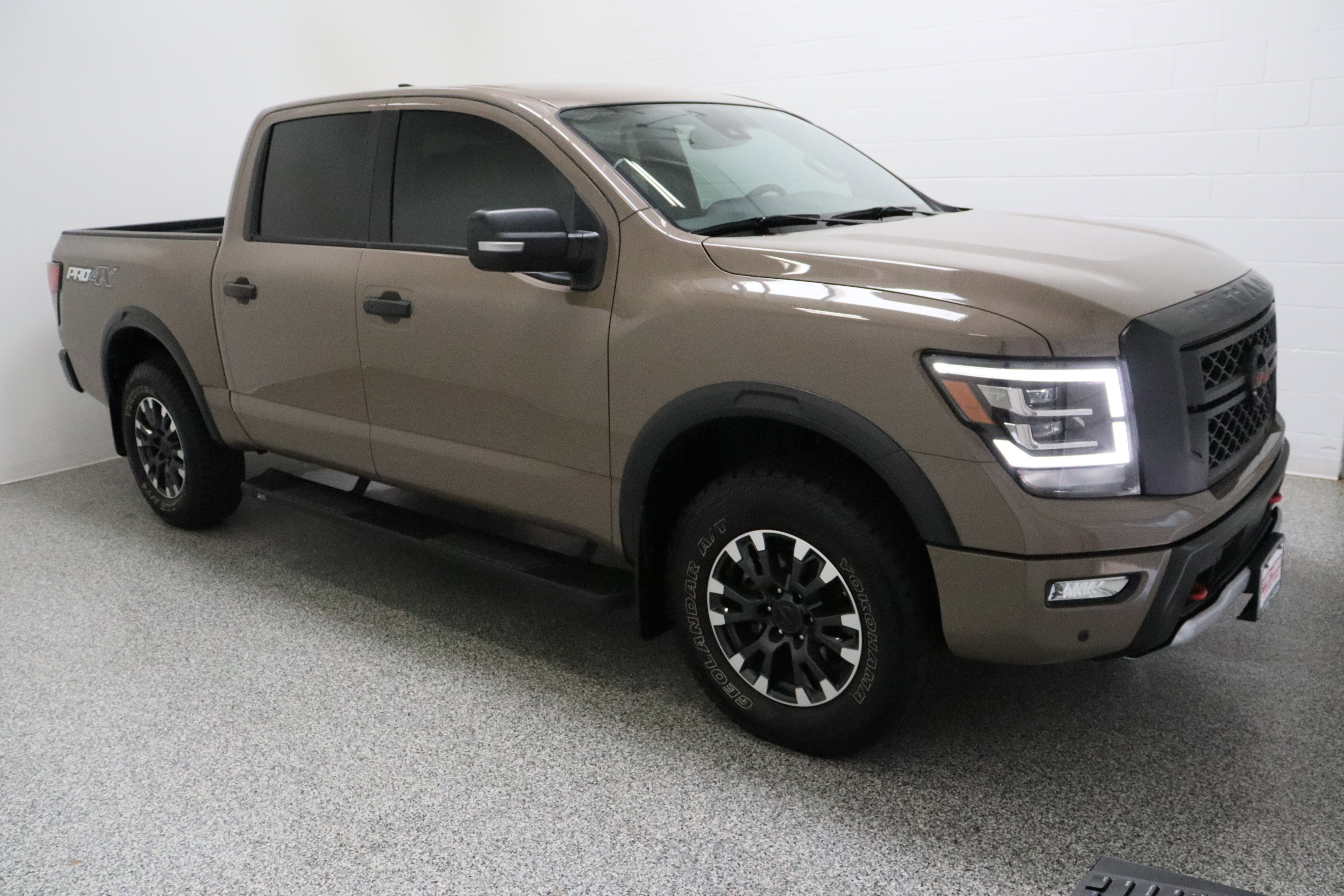 Used 2022 Nissan Titan PRO-4X w/ Pro-4x Convenience Package image 4
