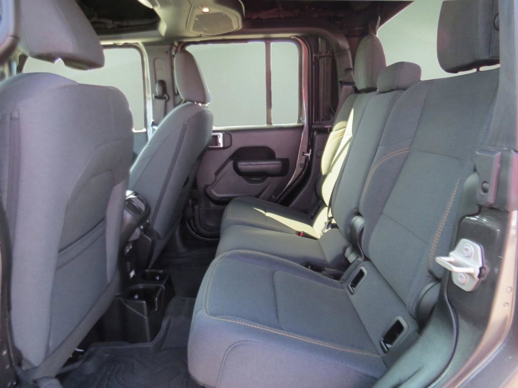 Used 2024 Jeep Gladiator Willys image 16