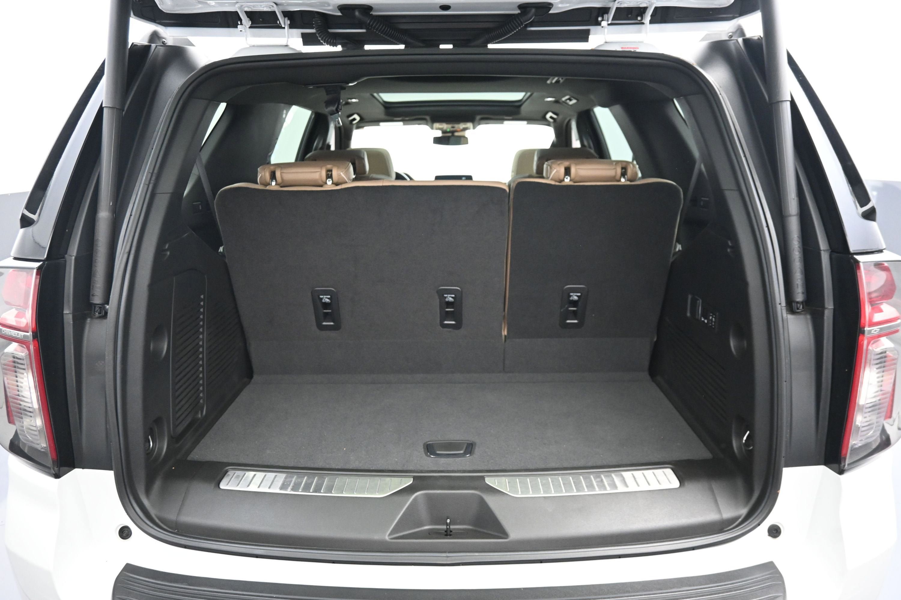 Used 2023 Chevrolet Tahoe Premier AWD/4WD image 34