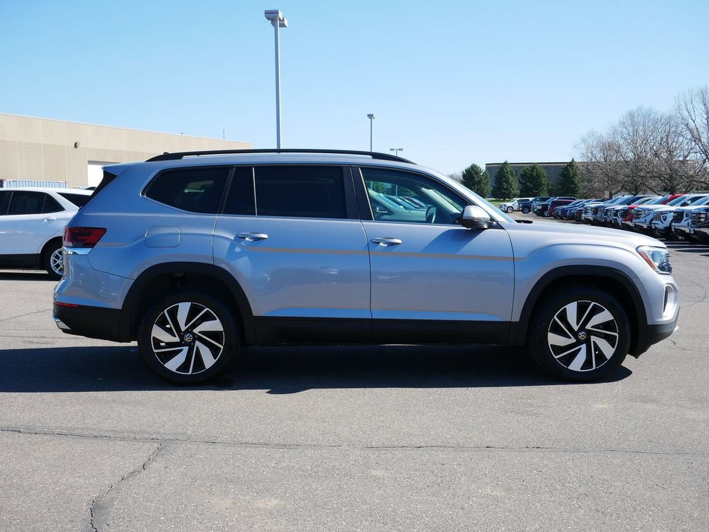 Used 2025 Volkswagen Atlas SE AWD/4WD image 11