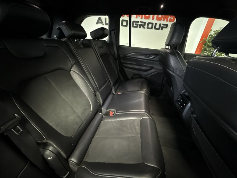 Used 2024 Jeep Grand Cherokee Altitude AWD/4WD image 25