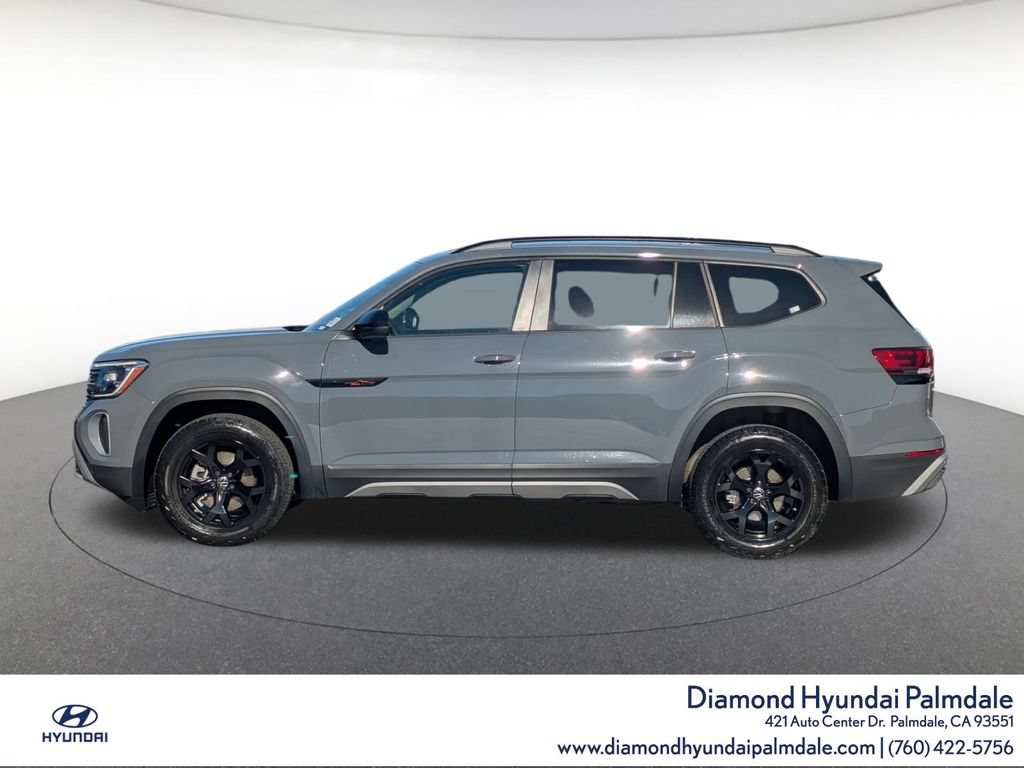 Used 2025 Volkswagen Atlas Peak Edition SE AWD/4WD image 4