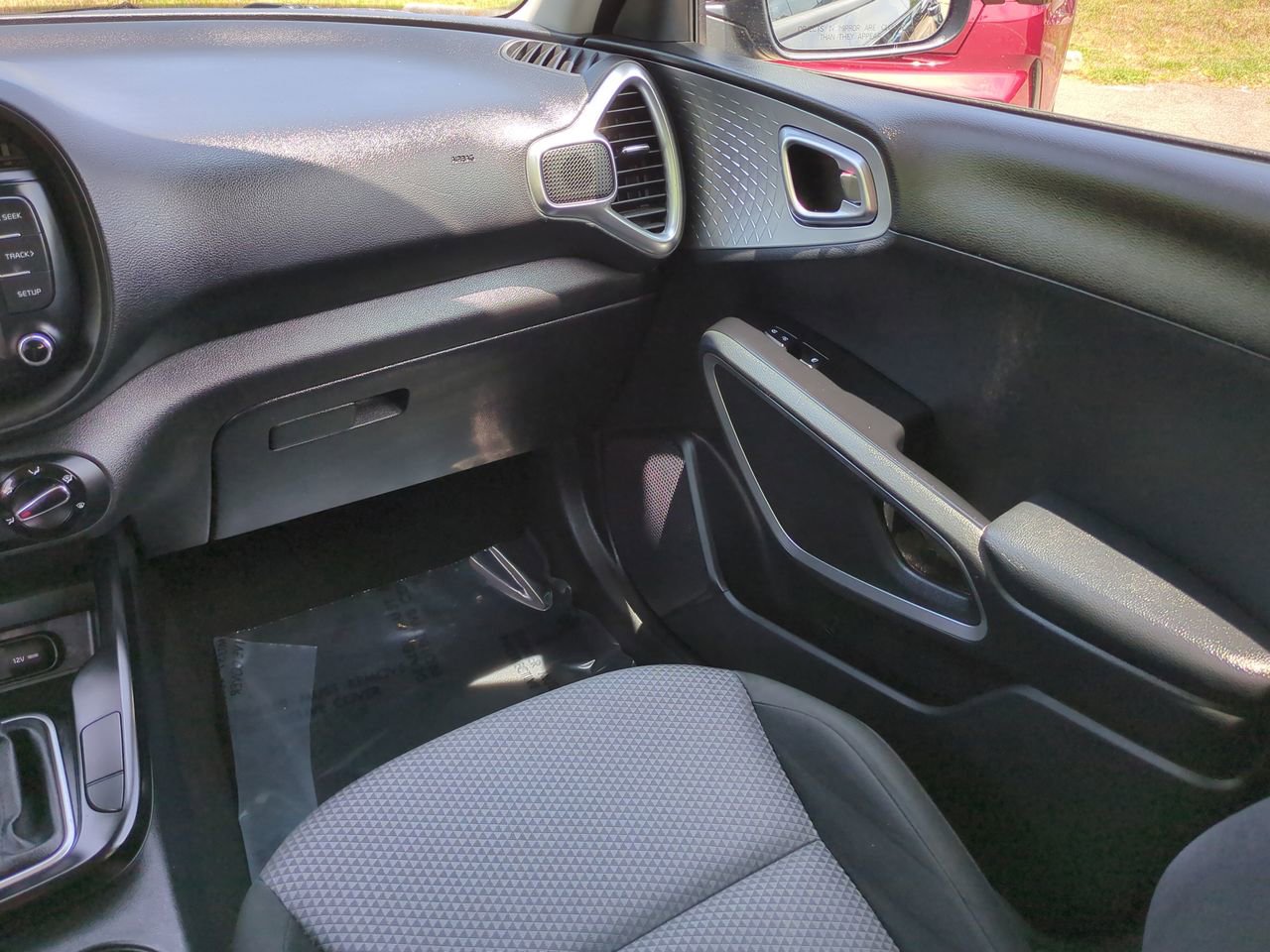 Certified 2023 Kia Soul LX w/ LX Technology Package FWD image 17