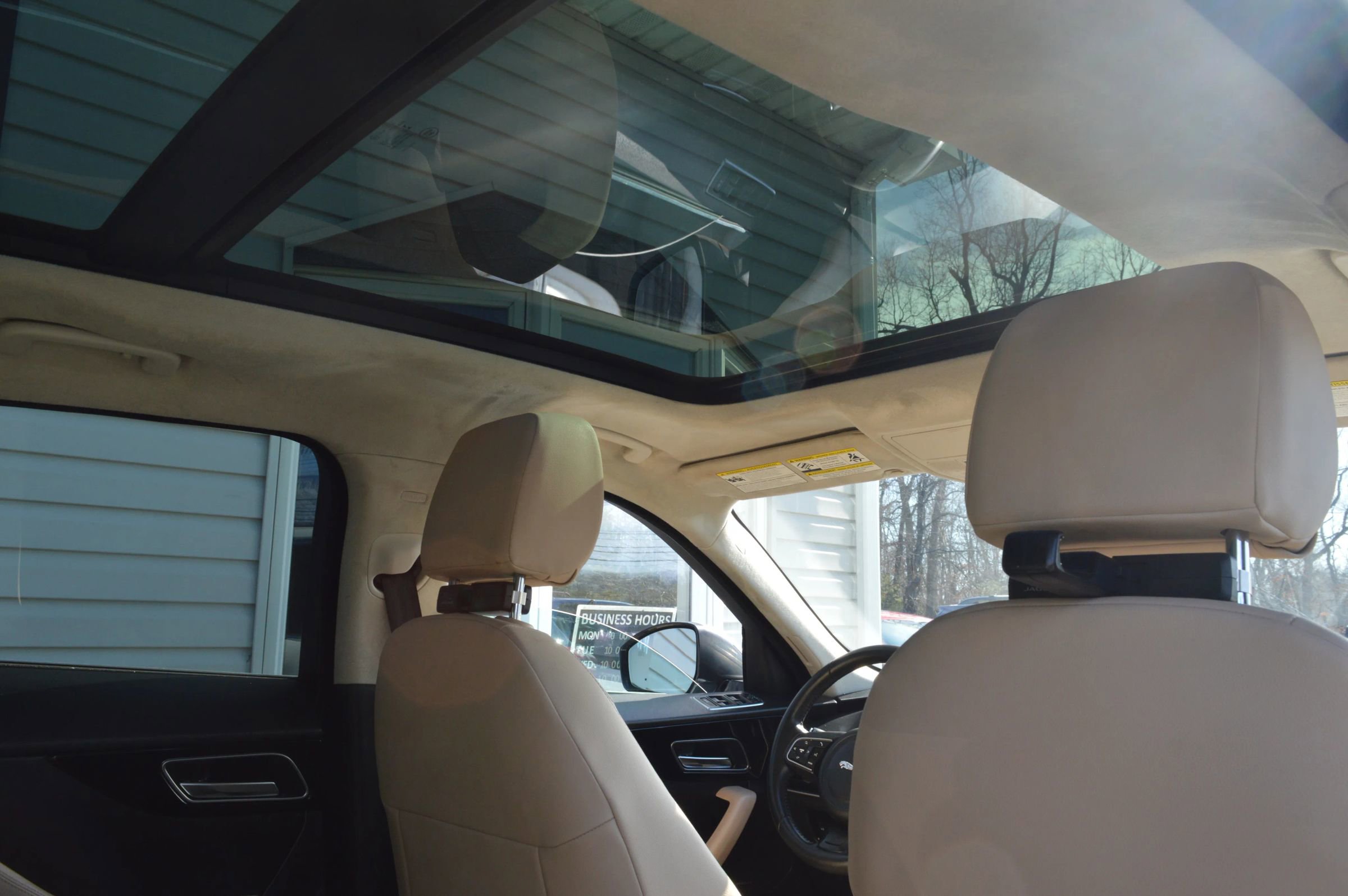 Used 2020 Jaguar F-PACE Premium image 25