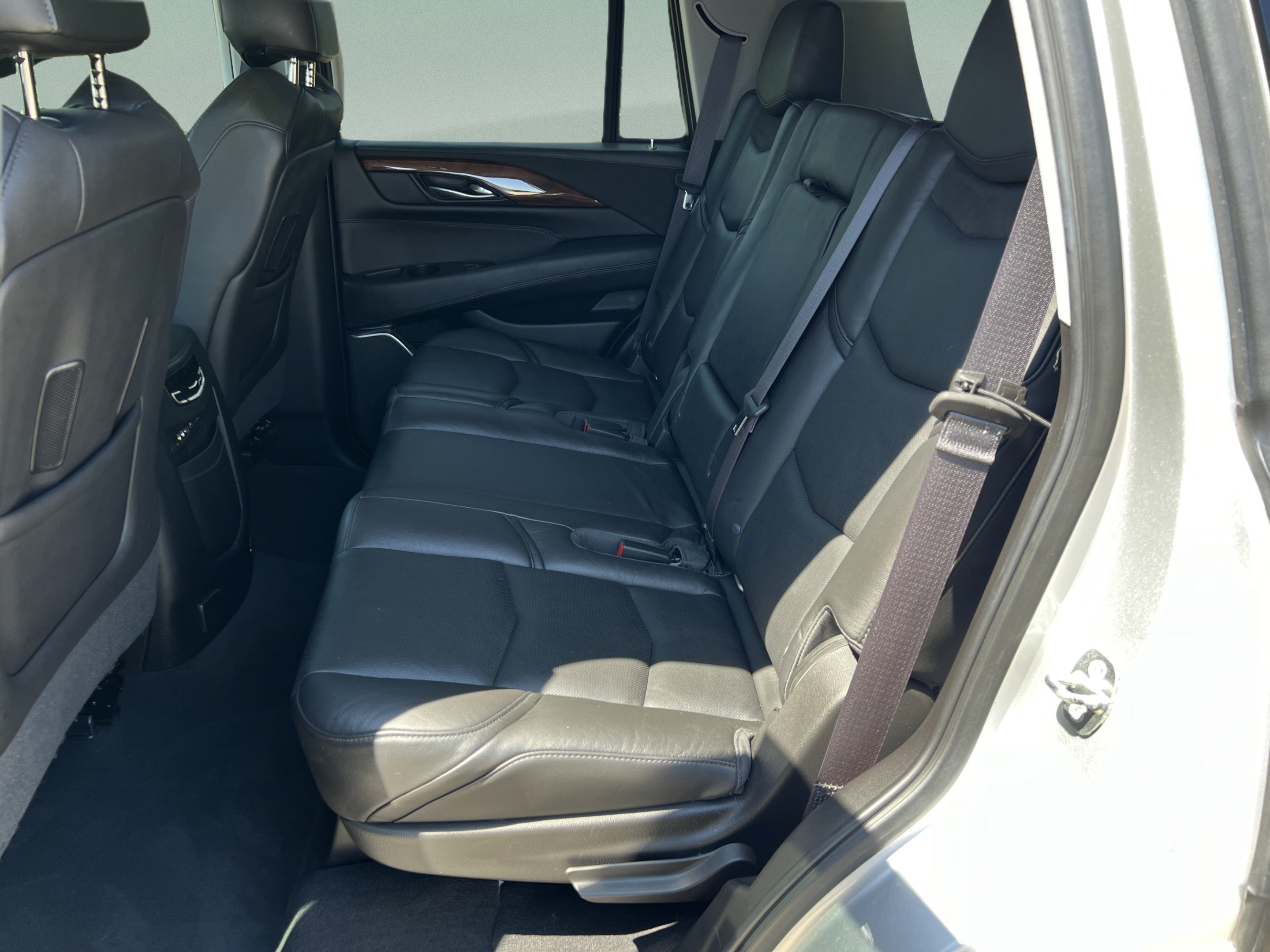 Used 2016 Cadillac Escalade Luxury AWD/4WD image 27