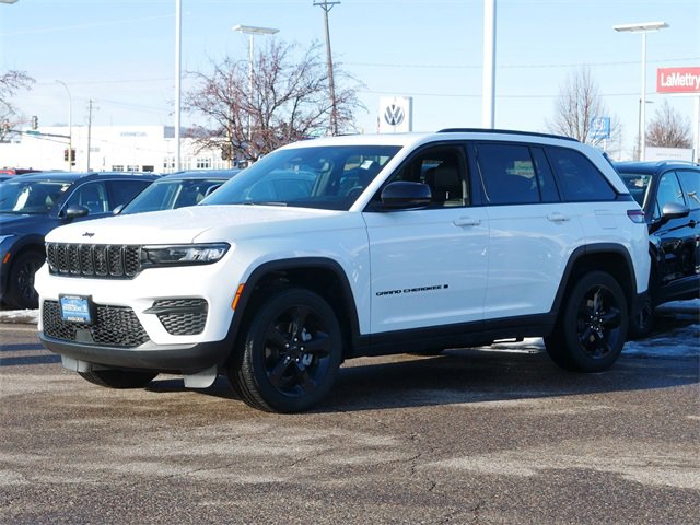 Used 2022 Jeep Grand Cherokee Altitude image 3