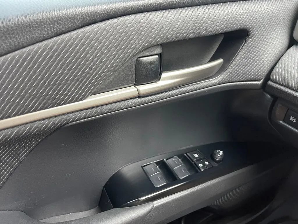 Used 2025 Toyota Camry SE FWD image 33