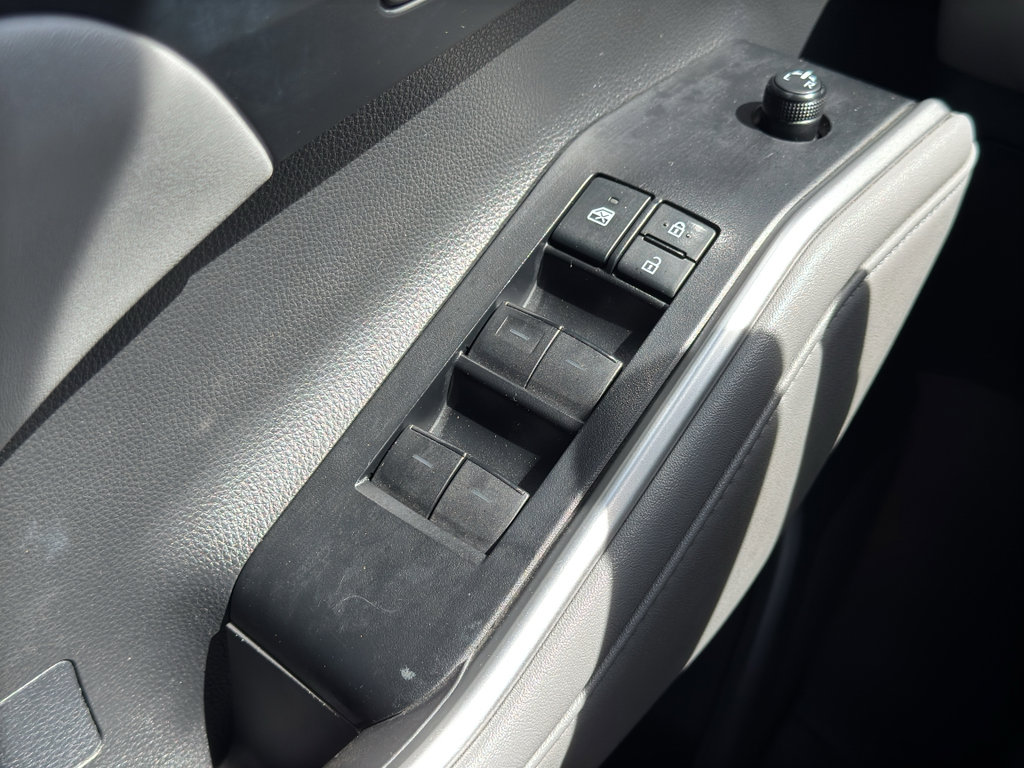 Used 2021 Toyota Highlander XLE image 28