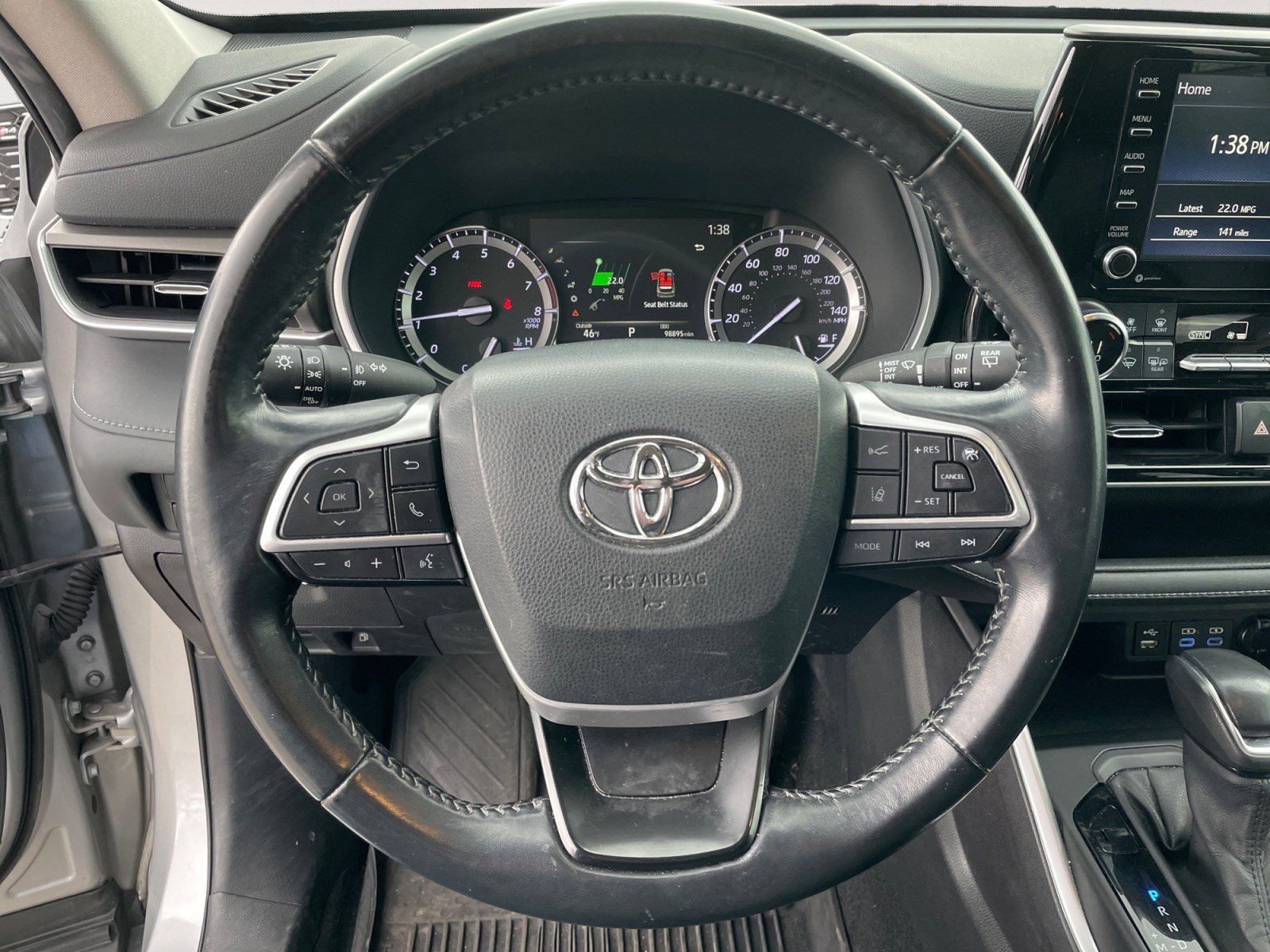 Used 2022 Toyota Highlander XLE AWD/4WD image 10