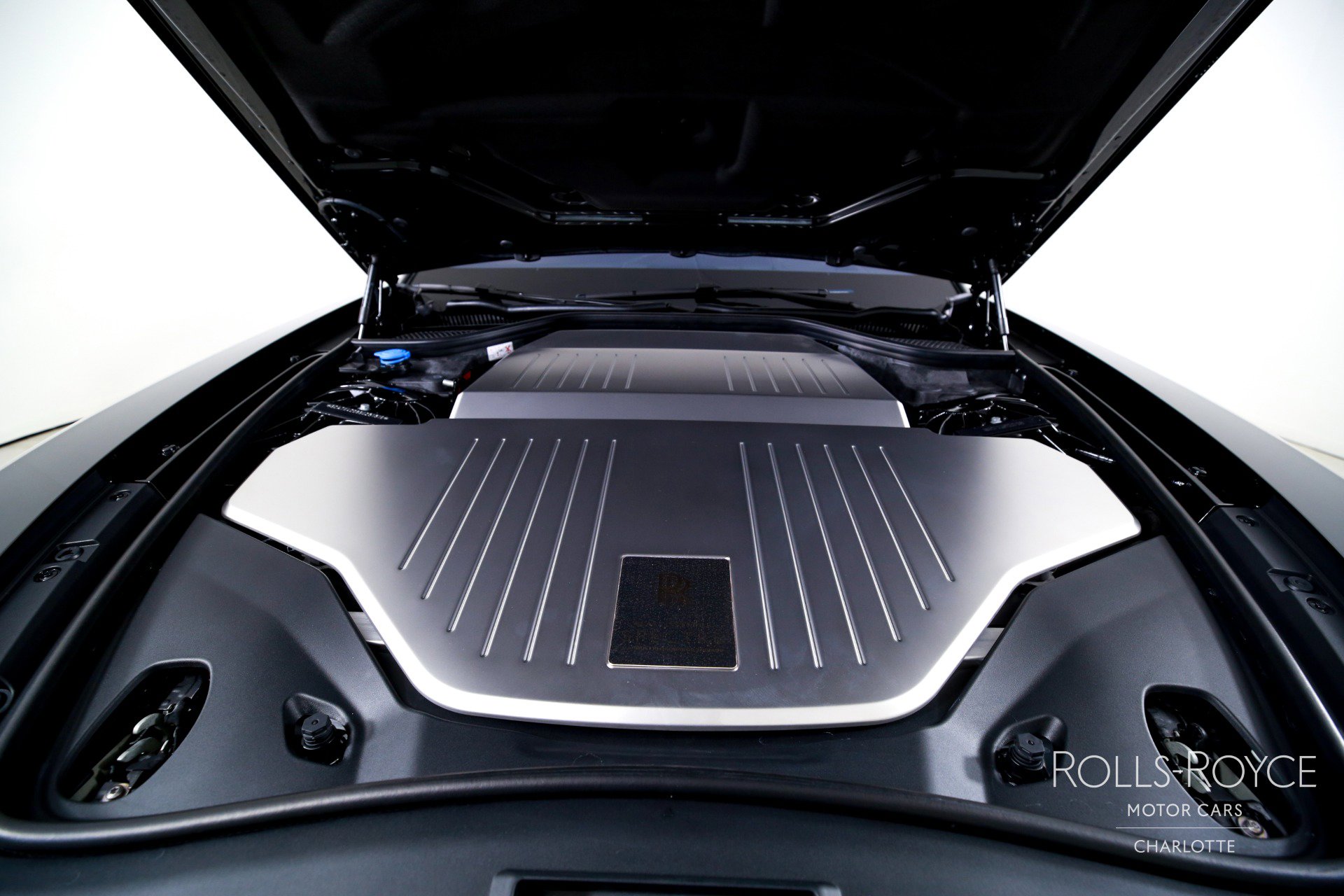 New 2025 Rolls-Royce Spectre Black Badge w/ Spectre Enhancement Package image 32