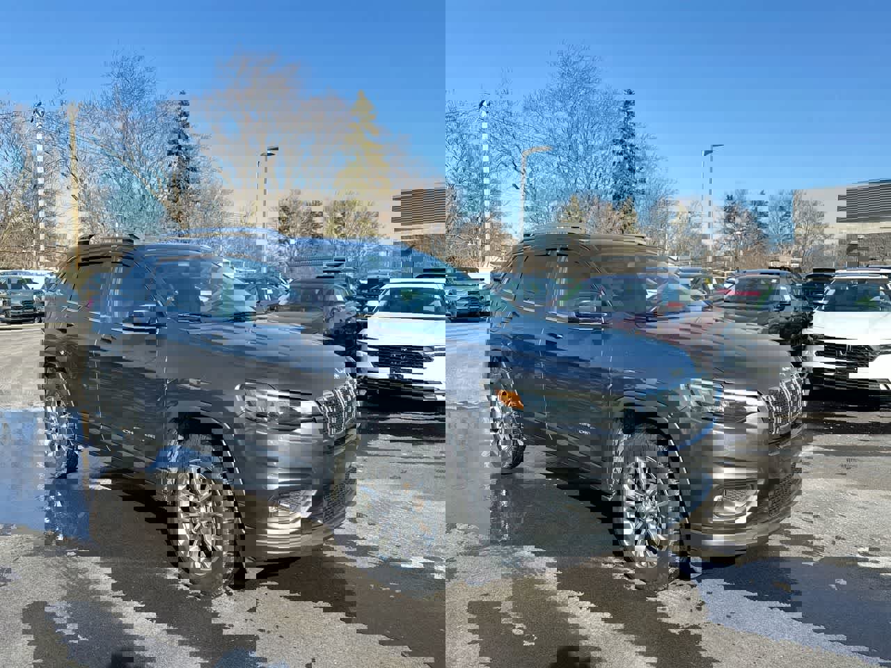 Used 2019 Jeep Cherokee Latitude Plus w/ Cold Weather Group image 15