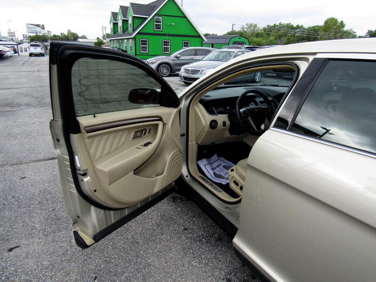 Used 2017 Ford Taurus Limited image 16