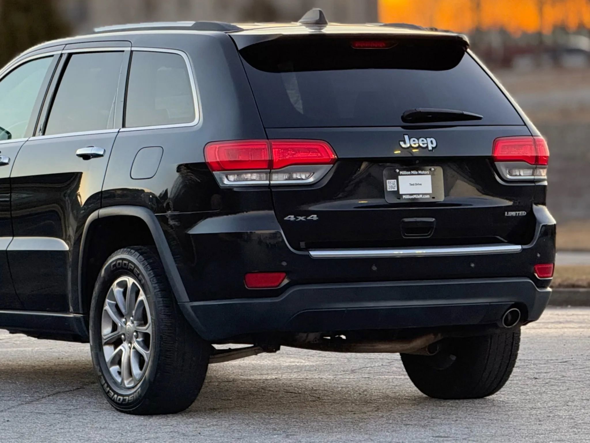 Used 2015 Jeep Grand Cherokee Limited image 16