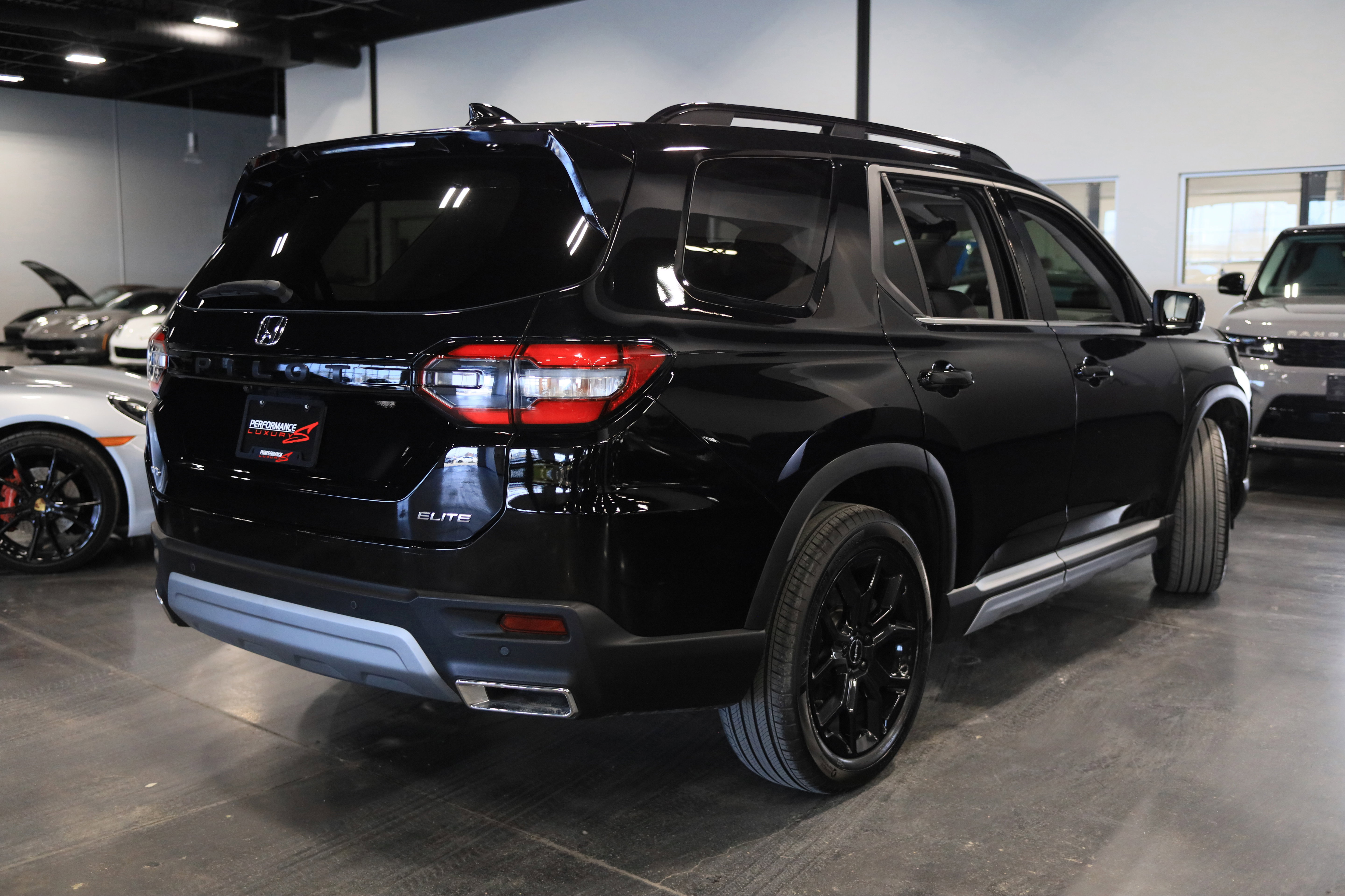 Used 2025 Honda Pilot Elite image 6