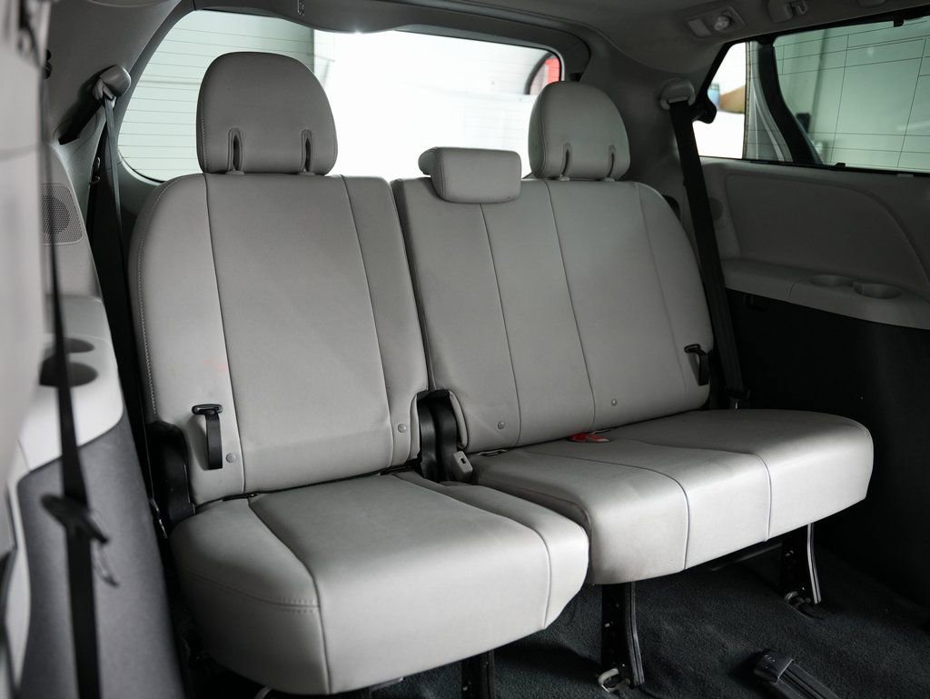 Used 2019 Toyota Sienna Limited Premium image 38