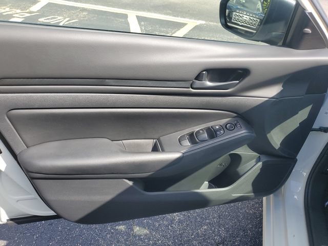 Certified 2025 Nissan Altima 2.5 S FWD image 11